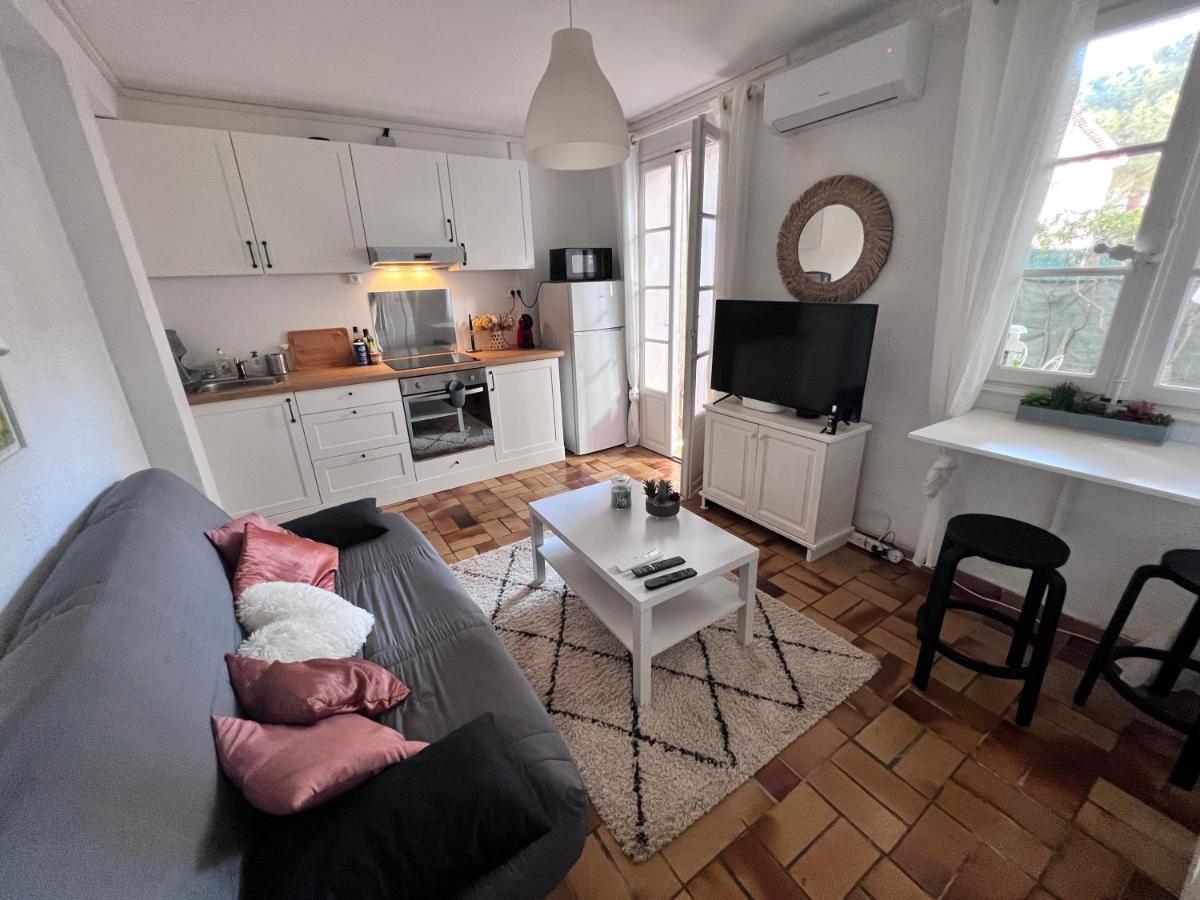 Sympathique Studio En Rez De Jardin Dans Residence Hyeres Bagian luar foto