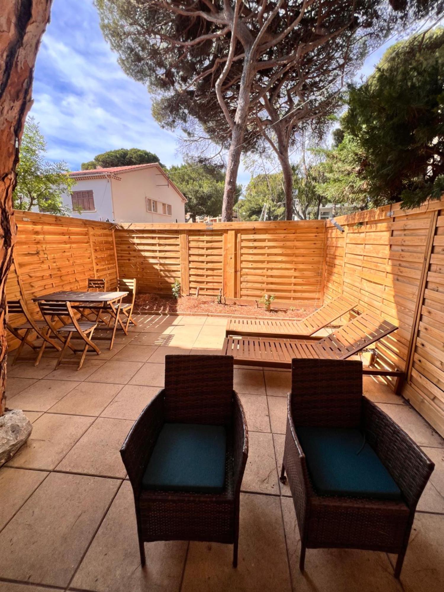 Sympathique Studio En Rez De Jardin Dans Residence Hyeres Bagian luar foto